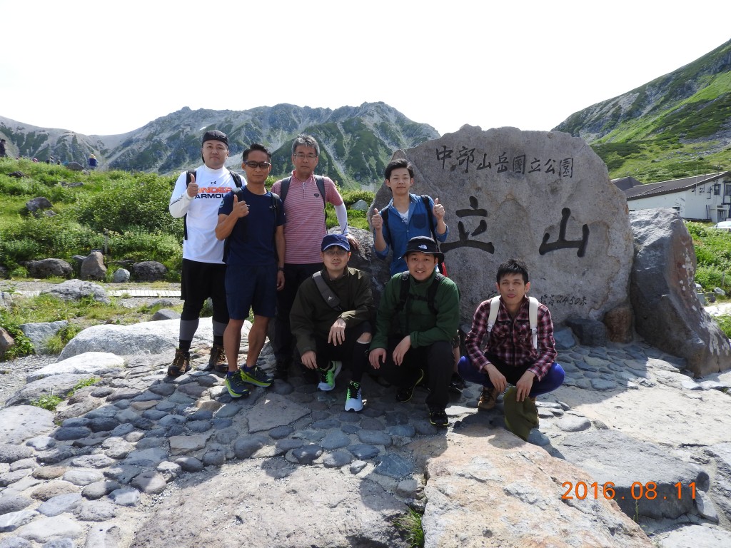 左から厚村さん、宮森常務、森井チーフ、荒田さん、藤村さん、宮森さん、澤田さん