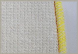 縫製工場ミヤモリ　フラットシーマ　三本糸オーバーロックミシンを使用した縫い目１-裏側
